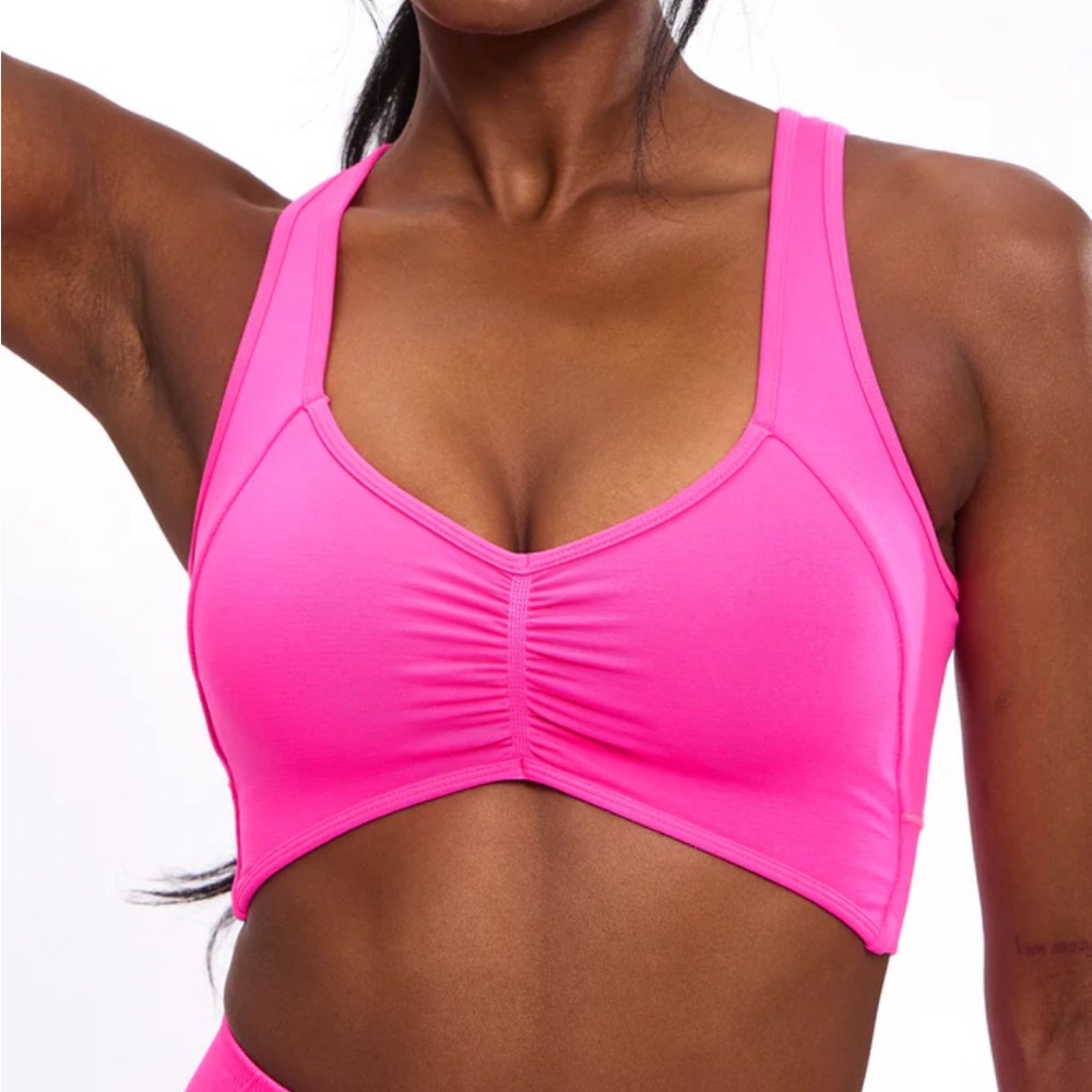 Buffbunny form reversible seamless bra in candy crush pink.